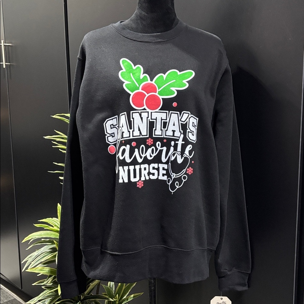 Pacific & Co.Santa‘s Favorite Nurse pullover fleece lined sweatshirt,crewneck